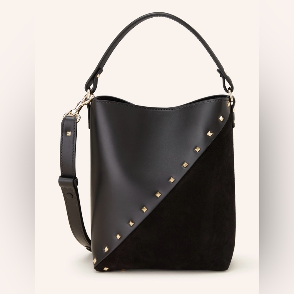 NWT Valentino Garavani Rockstud Wispy bucket bag